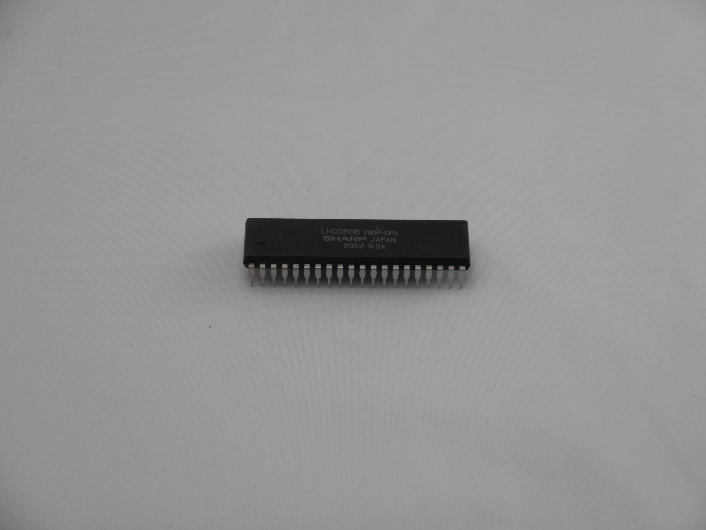 TMPZ84C00AP-10 TOSHIBA 8 Bit MICROPROCESSOR 40 PIN DIP  NEW 
